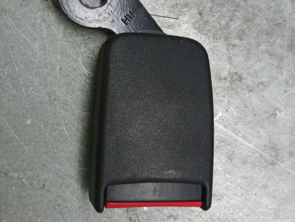 Attache ceinture arriere centrale CITROEN XSARA PICASSO Photo n°1