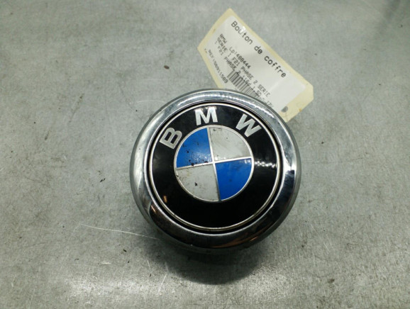 Bouton de coffre BMW SERIE 1 F21 Photo n°1
