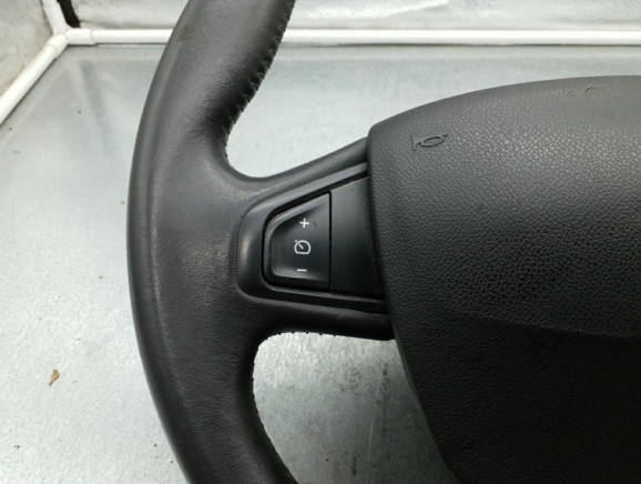 Volant RENAULT MEGANE 3 Photo n°2