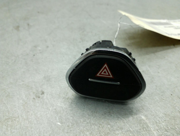 Bouton de warning OPEL CORSA E Photo n°1