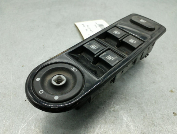 Interrupteur de leve vitre avant gauche RENAULT CLIO 4