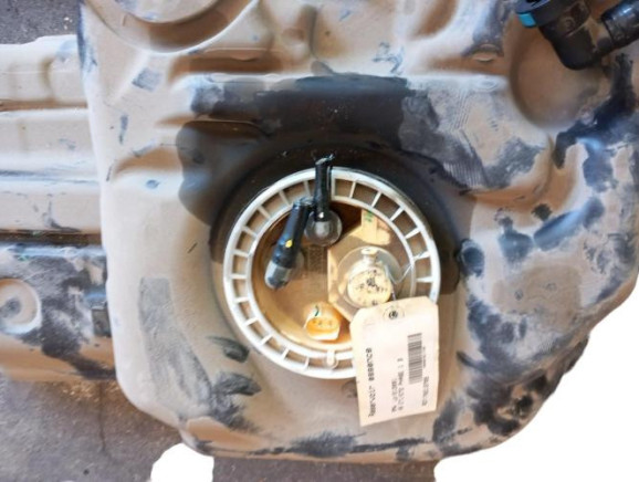 Reservoir essence BMW X6 E71/E72 Photo n°1 Reservoir essence BMW X6 E71/E72 Photo n°1