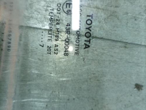 Vitre arriere droit TOYOTA AURIS 1 Photo n°1