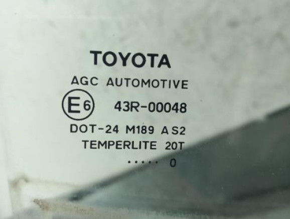 Vitre arriere droit TOYOTA AURIS 1 Photo n°1
