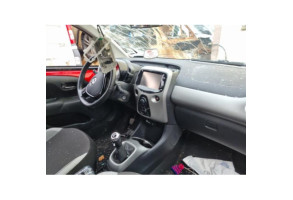 Attache ceinture arriere gauche TOYOTA AYGO 2 Photo n°15