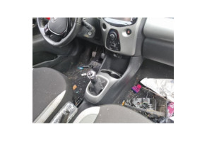 Attache ceinture arriere gauche TOYOTA AYGO 2 Photo n°18