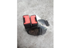 Attache ceinture arriere droit RENAULT CLIO 2 Photo n°2