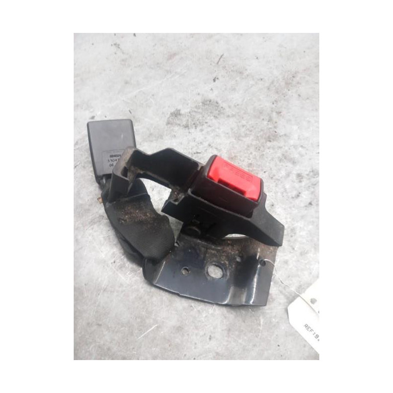 Attache ceinture arriere gauche RENAULT CLIO 3 Photo n°1