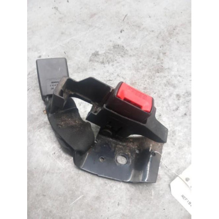 Attache ceinture arriere gauche RENAULT CLIO 3