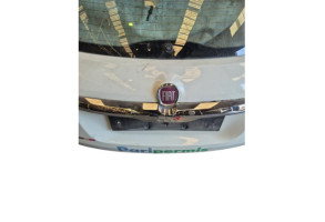 Malle/Hayon arriere FIAT 500X Photo n°8 Malle/Hayon arriere FIAT 500X Photo n°8
