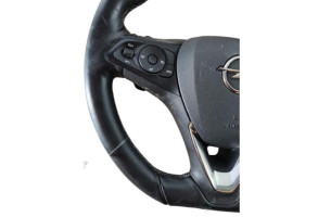 Volant OPEL CORSA F Photo n°2 Volant OPEL CORSA F Photo n°2
