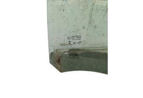Vitre arriere gauche OPEL CORSA F Photo n°2 Vitre arriere gauche OPEL CORSA F Photo n°2