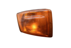 Optique avant secondaire droit (feux)(clignotant) IVECO DAILY 3 Photo n°2