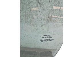 Vitre avant gauche TOYOTA YARIS 3 Photo n°2 Vitre avant gauche TOYOTA YARIS 3 Photo n°2