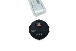 Bouton de warning TOYOTA YARIS 3 Photo n°1 Bouton de warning TOYOTA YARIS 3 Photo n°1