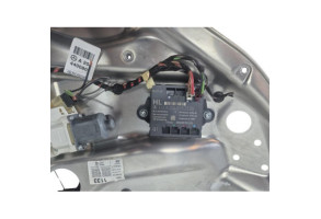 Leve vitre electrique arriere gauche MERCEDES CLASSE C 204 Photo n°1 Leve vitre electrique arriere gauche MERCEDES CLASSE C 204 Photo n°1