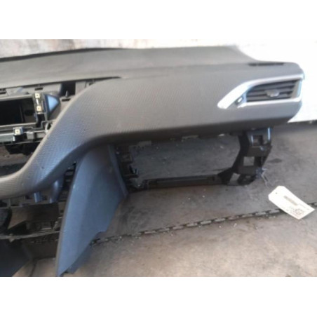Tableau de bord PEUGEOT 2008 1