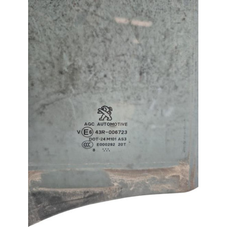 Vitre arriere droit PEUGEOT 2008 1