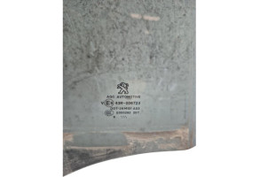 Vitre arriere droit PEUGEOT 2008 1 Photo n°1