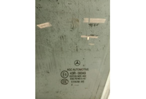 Vitre avant gauche MERCEDES CLASSE A 176 Photo n°2 Vitre avant gauche MERCEDES CLASSE A 176 Photo n°2
