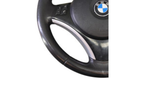 Volant BMW SERIE 1 E81 Photo n°1 Volant BMW SERIE 1 E81 Photo n°1