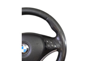 Volant BMW SERIE 1 E81 Photo n°3 Volant BMW SERIE 1 E81 Photo n°3