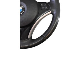 Volant BMW SERIE 1 E81 Photo n°4 Volant BMW SERIE 1 E81 Photo n°4