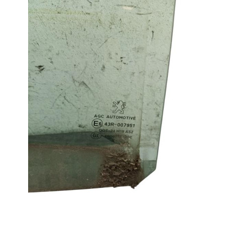 Vitre arriere droit PEUGEOT 5008 1