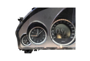 Compteur MERCEDES CLASSE E 212 Photo n°4 Compteur MERCEDES CLASSE E 212 Photo n°4