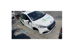 Anti brouillard arriere PEUGEOT 208 1 Photo n°4