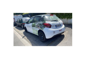 Anti brouillard arriere PEUGEOT 208 1 Photo n°6