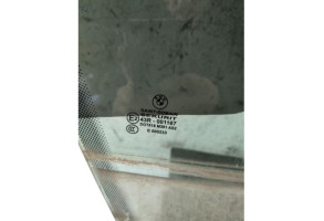 Vitre avant droit BMW SERIE 1 F21 Photo n°1