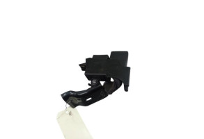Attache ceinture arriere gauche RENAULT CLIO 3 Photo n°2 Attache ceinture arriere gauche RENAULT CLIO 3 Photo n°2