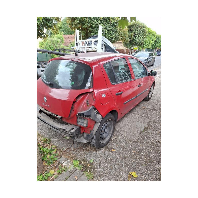 Attache ceinture avant droit RENAULT CLIO 3 Photo n°1
