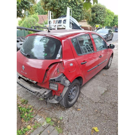 Attache ceinture avant gauche RENAULT CLIO 3
