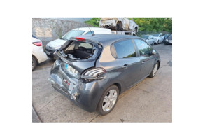 Pare boue avant droit PEUGEOT 208 1 Photo n°9