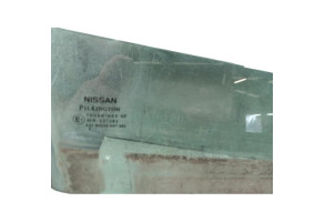 Vitre avant droit NISSAN MICRA 3 Photo n°1