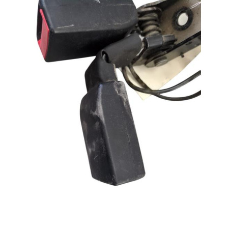Attache ceinture arriere droit MERCEDES CLASSE CLA 117