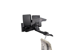 Attache ceinture arriere gauche RENAULT MODUS Photo n°3 Attache ceinture arriere gauche RENAULT MODUS Photo n°3