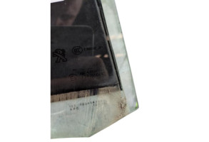 Vitre arriere droit PEUGEOT 308 2 SW Photo n°1