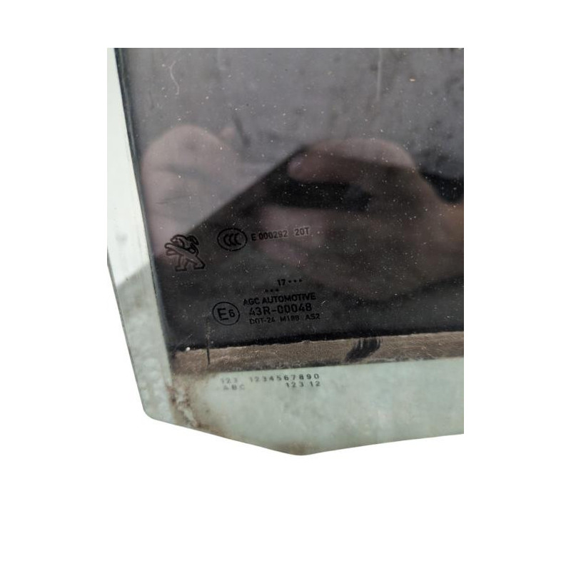 Vitre arriere gauche PEUGEOT 308 2 SW Photo n°1