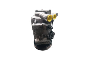 Compresseur clim RENAULT CLIO 4 Photo n°4