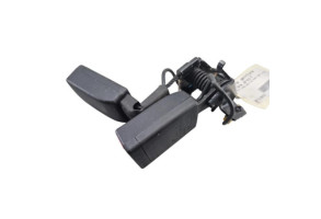 Attache ceinture arriere droit MERCEDES CLASSE B 246 Photo n°2 Attache ceinture arriere droit MERCEDES CLASSE B 246 Photo n°2