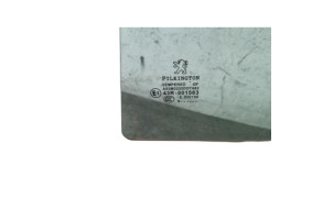 Vitre arriere gauche PEUGEOT 207 Photo n°4