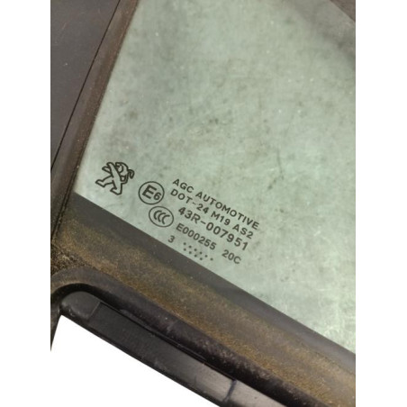 Custode avant droit (porte) PEUGEOT 208 1